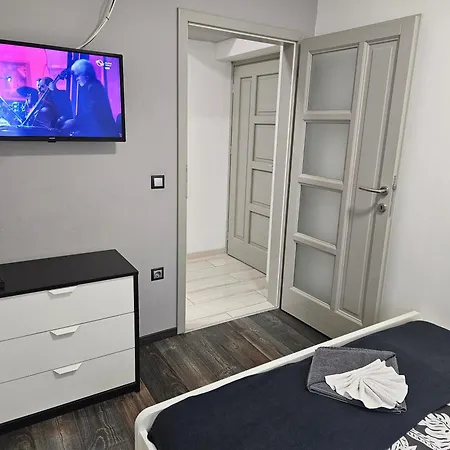 Pete Lajos Design Apartment *